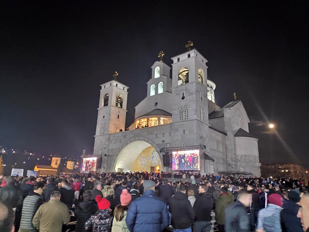 Устао север и југ Црне Горе: Подгорица премашила сва очекивања, чак 60.000 верника на литији, у Никшићу 35.000 људи, Беранци не заостају (ФОТО+ВИДЕО)